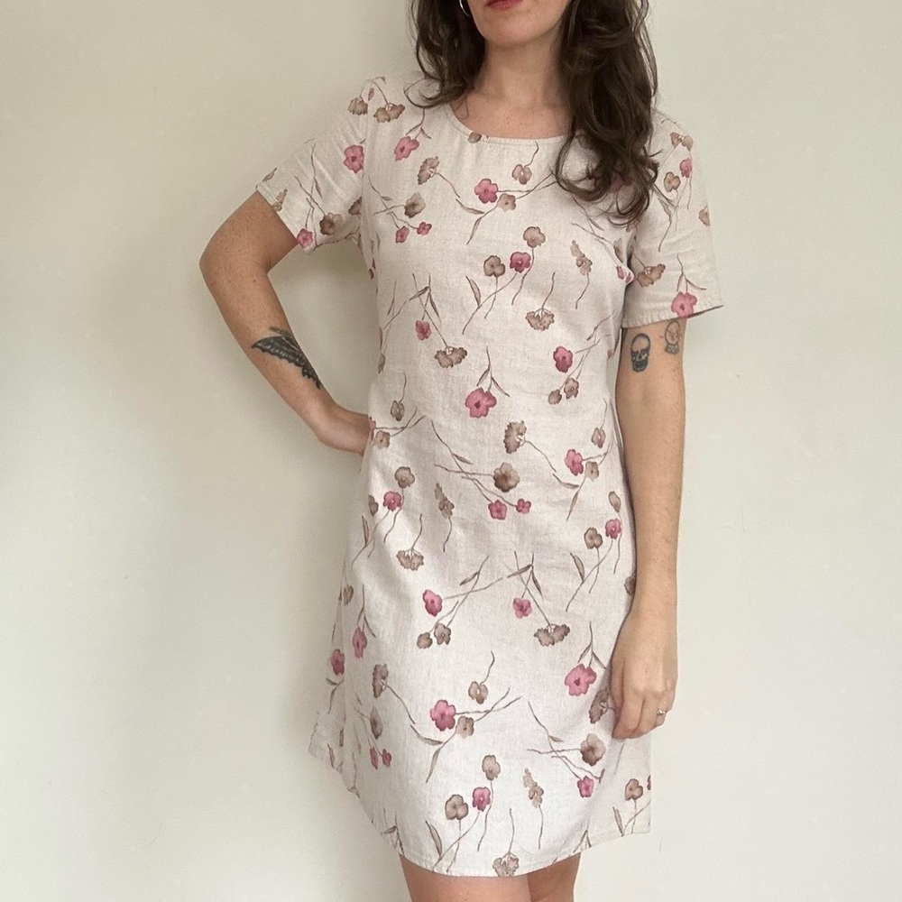 Linen floral mini dress with short sleeves